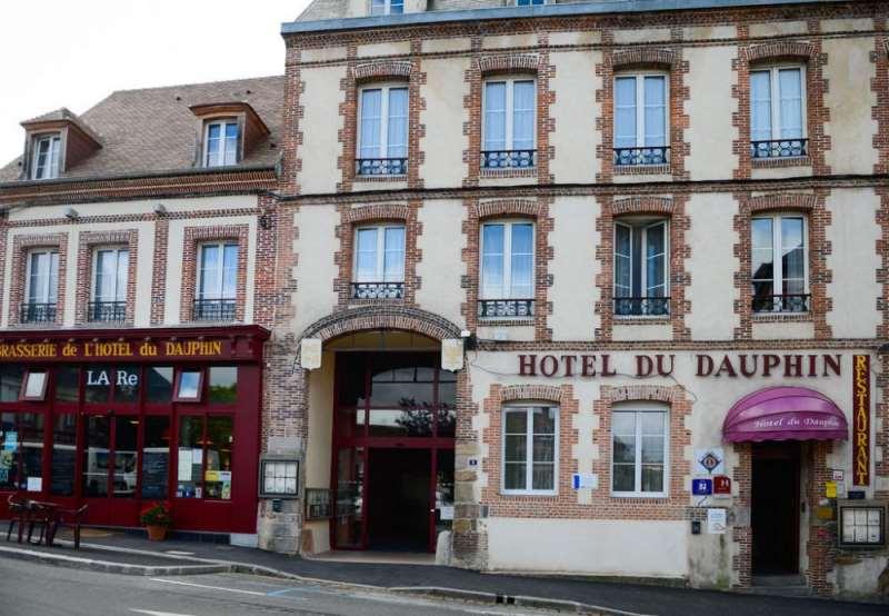 Brit Hotel Du Dauphin LʼAigle Exterior foto
