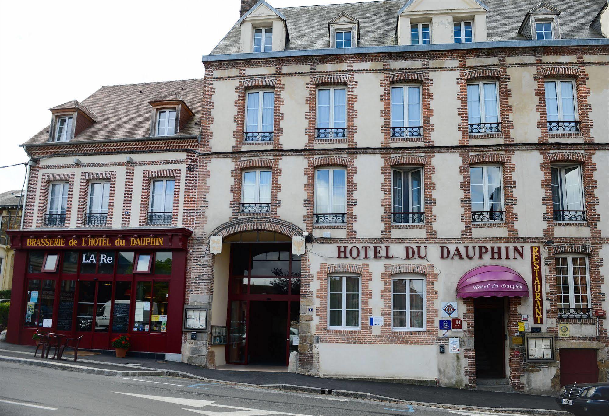 Brit Hotel Du Dauphin LʼAigle Exterior foto